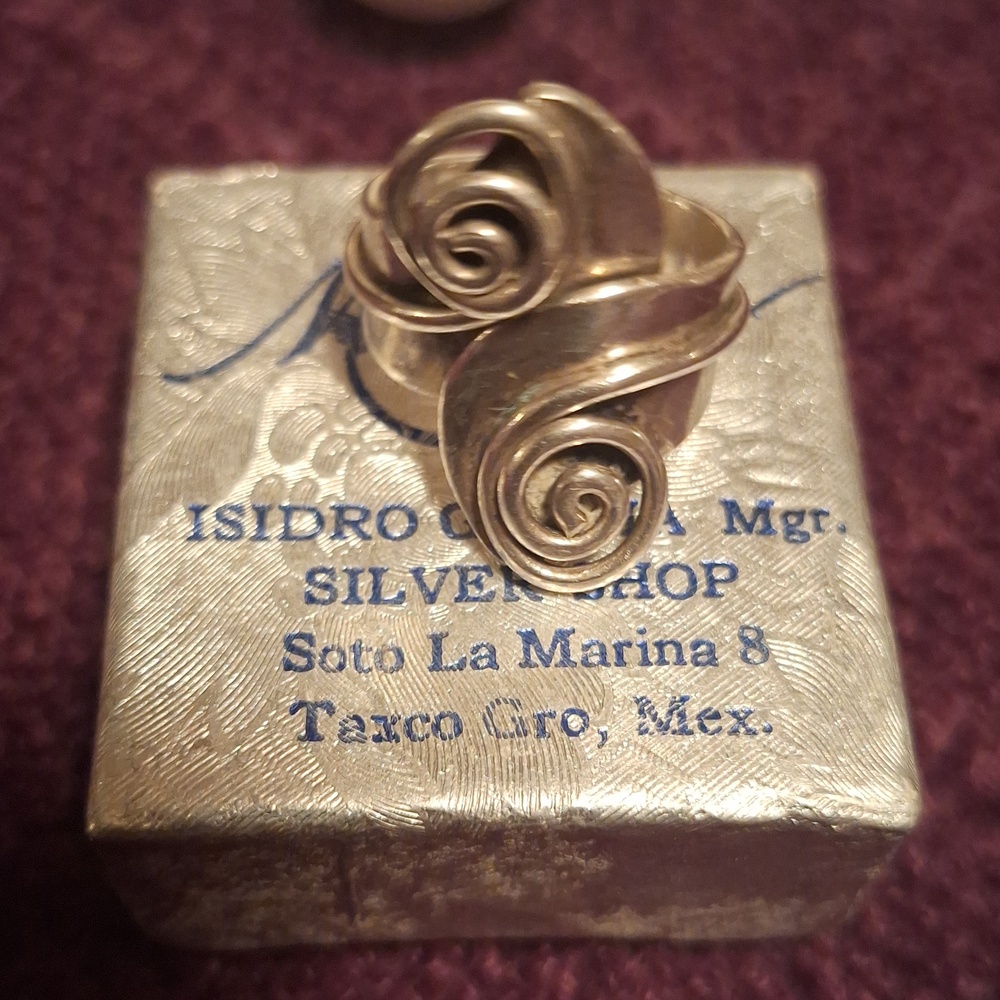 Taxco Mexican 925 STERLING  Silver  Spiral  Ring. Size 7.